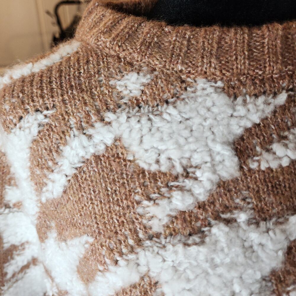 Line & Dot Houndstooth Sweater - Picture 8 of 16